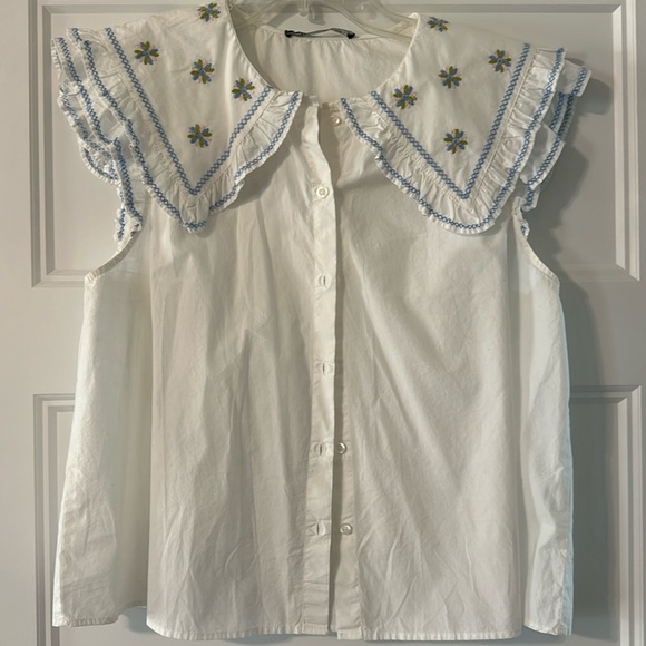 Zara Tops - Zara Peter Pan Collared blouse.